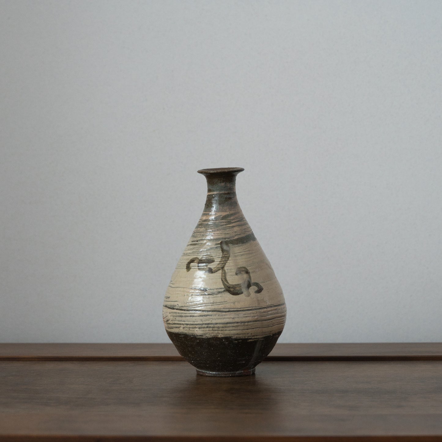 YTEX 萩刷毛目鉄絵瓶 吉野桃李