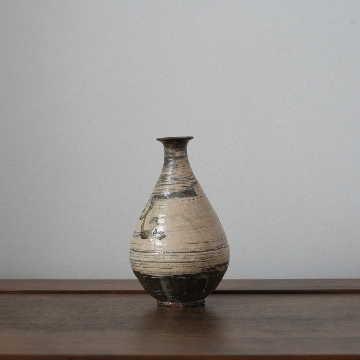 YTEX 萩刷毛目鉄絵瓶 吉野桃李