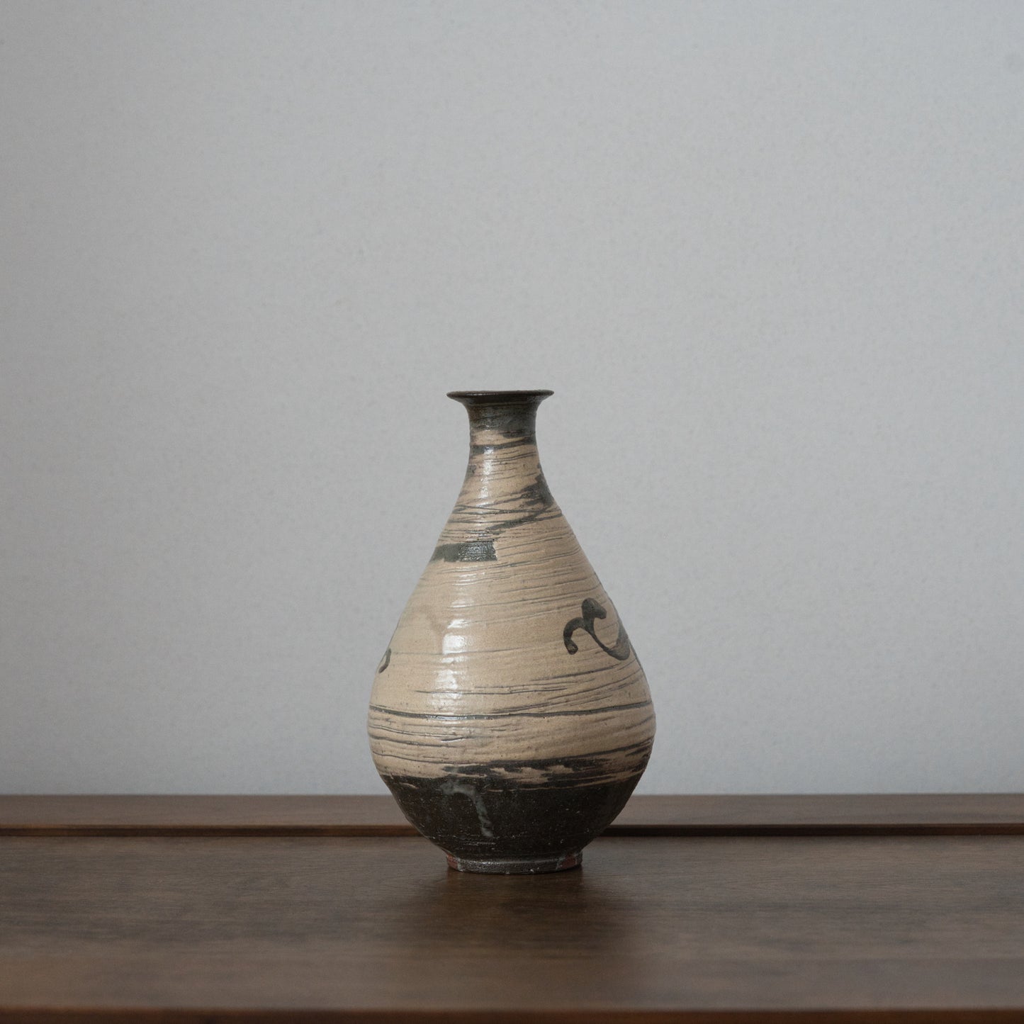 YTEX 萩刷毛目鉄絵瓶 吉野桃李