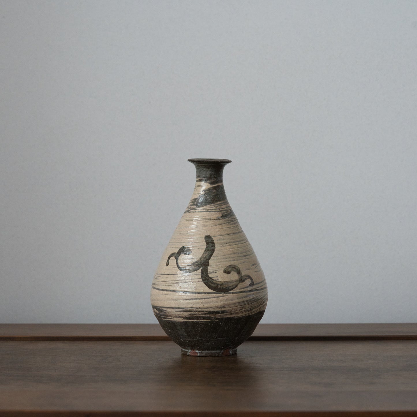 YTEX 萩刷毛目鉄絵瓶 吉野桃李