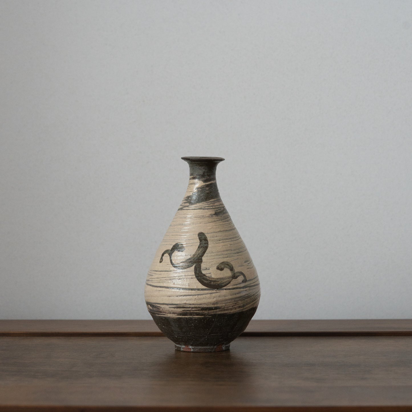 YTEX 萩刷毛目鉄絵瓶 吉野桃李