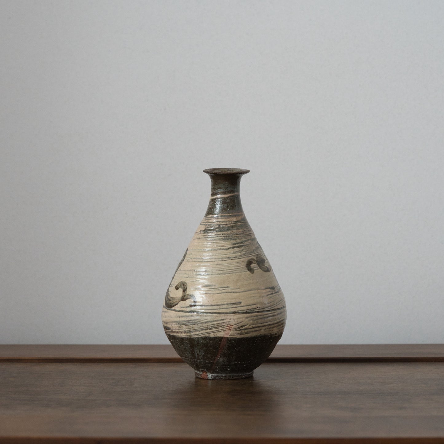 YTEX 萩刷毛目鉄絵瓶 吉野桃李