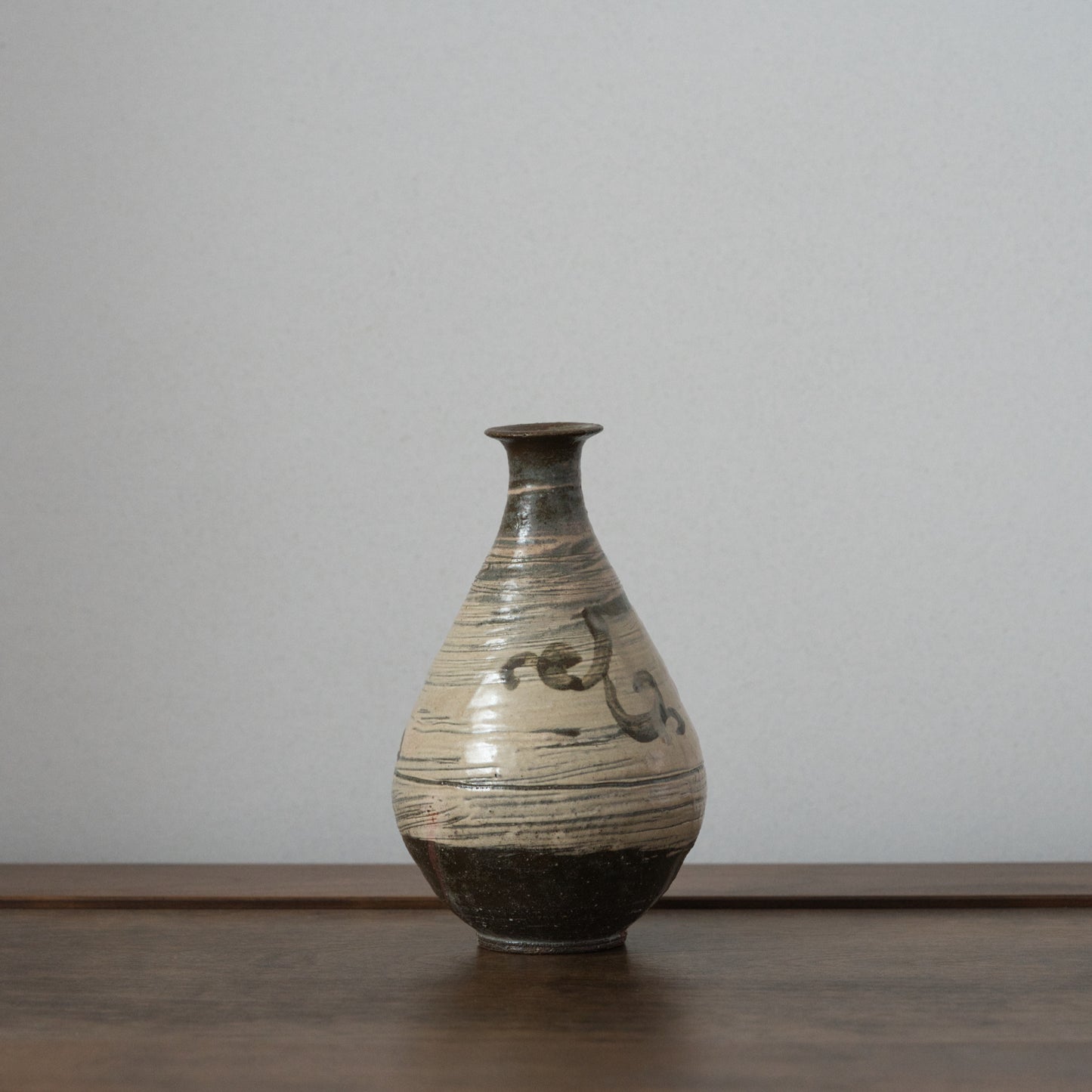 YTEX 萩刷毛目鉄絵瓶 吉野桃李