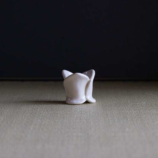 UXIA15 伊藤明美 白釉蓮弁蓋置