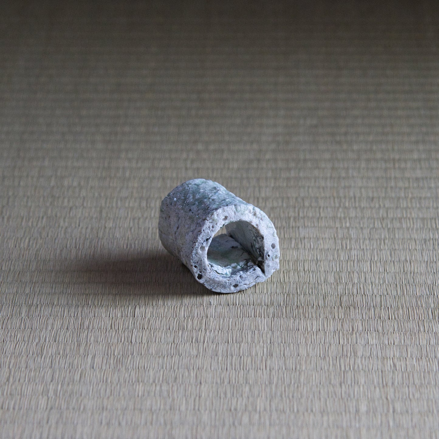 UXTY14 辻村唯 自然釉細蓋置