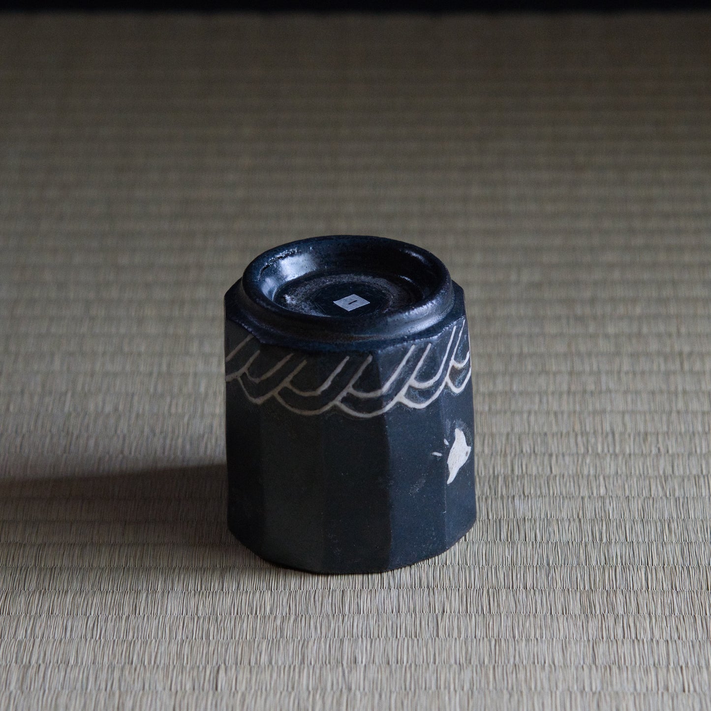 UXSM1 志村睦彦 黒釉白泥千鳥文火入