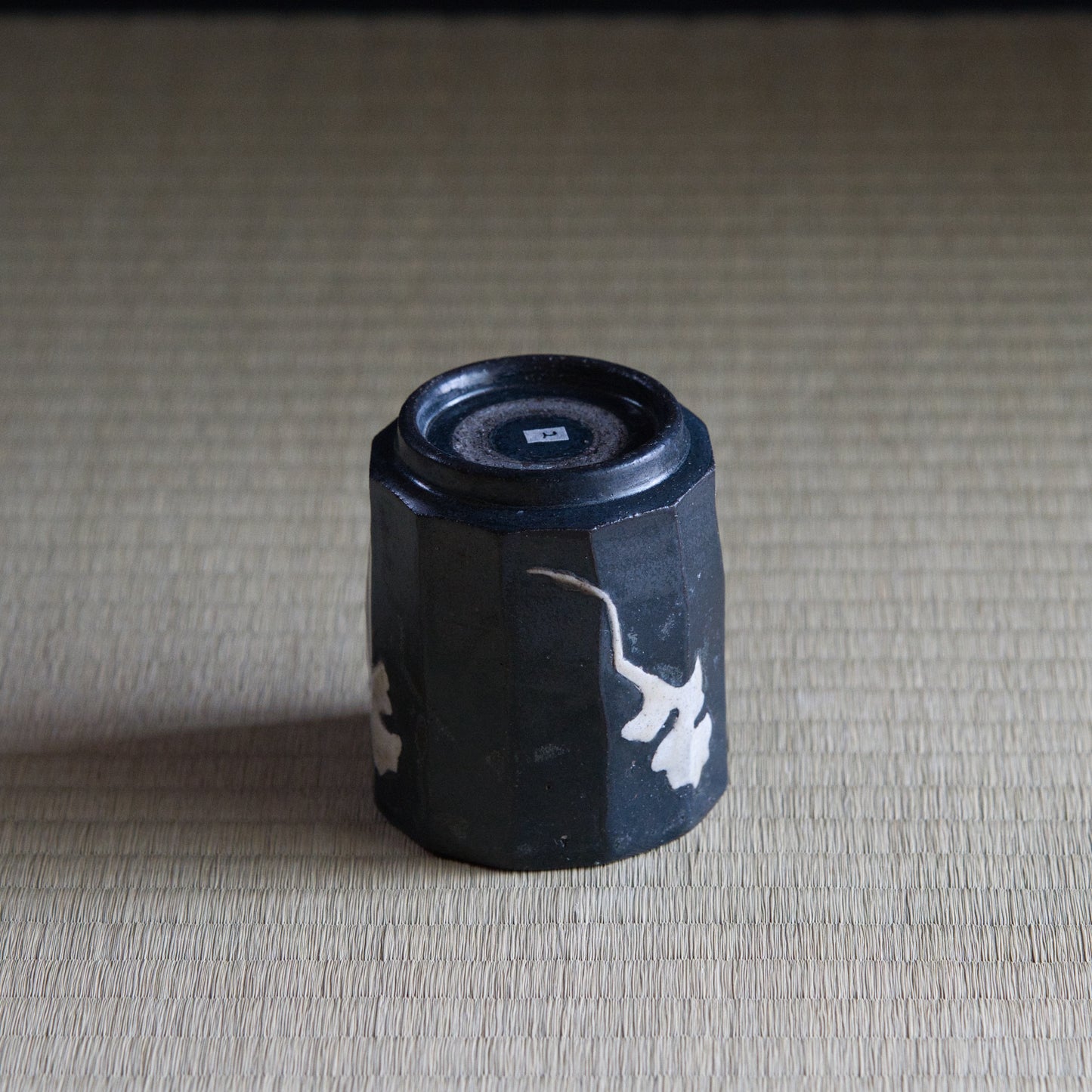 UXSM2 志村睦彦 黒釉白泥雲文火入