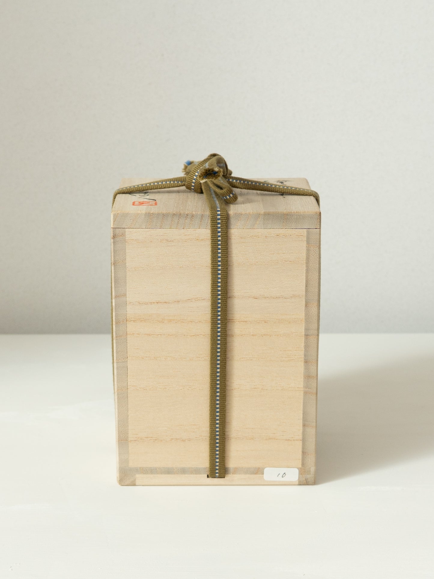 E-hakeme Tokkuri (Sake Carafe)