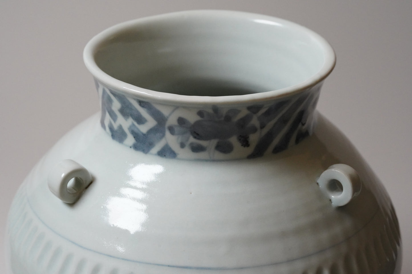 MM3 しのぎ紗綾形文壺 宮岡麻衣子