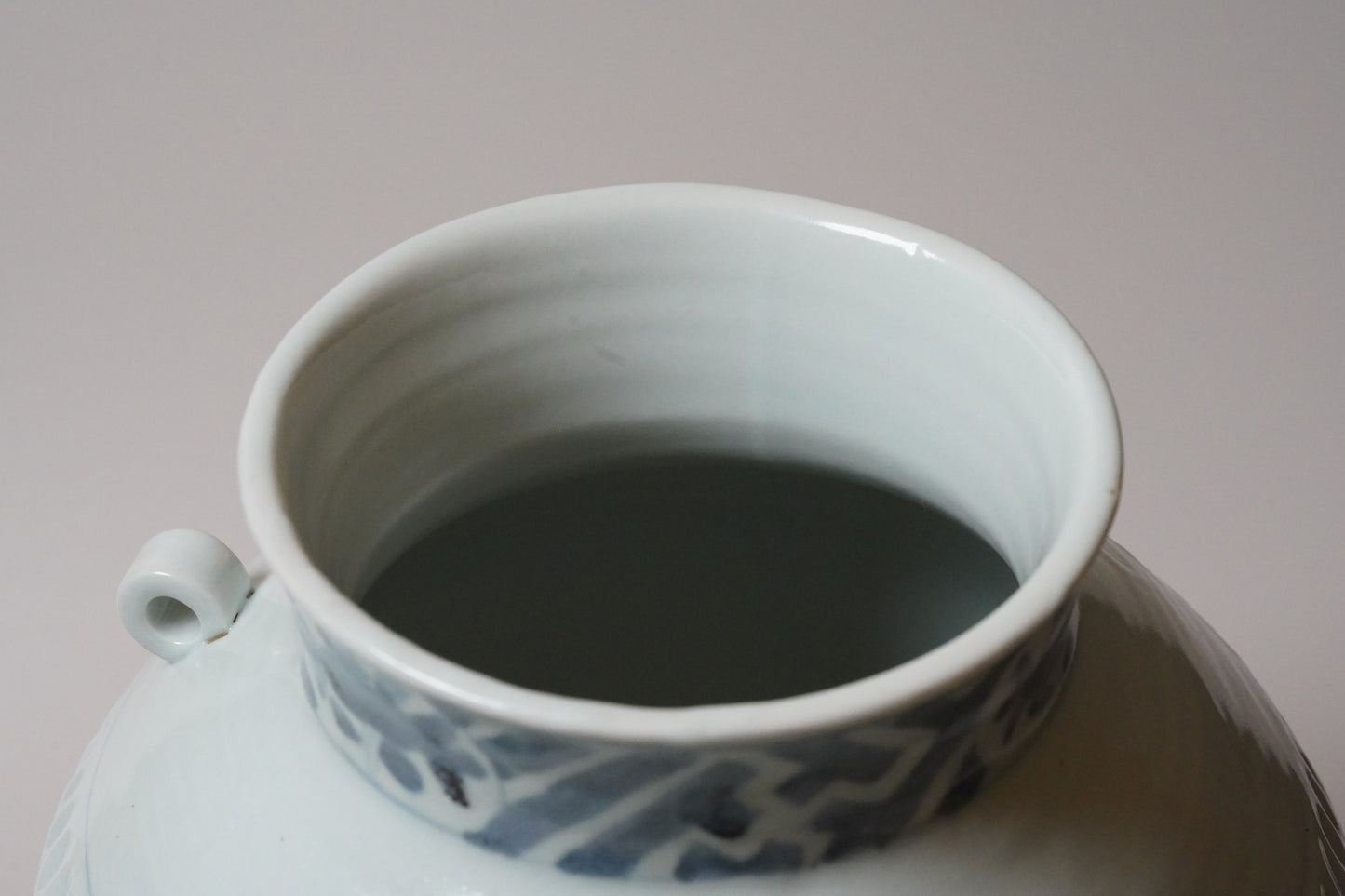MM3 しのぎ紗綾形文壺 宮岡麻衣子
