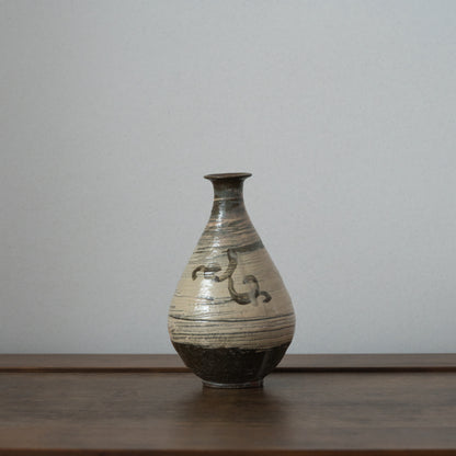 YTEX Hagi Brushed Iron Painted Bottle by Yoshino Tori