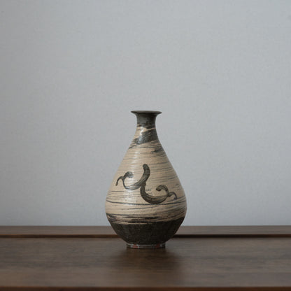 YTEX Hagi Brushed Iron Painted Bottle by Yoshino Tori