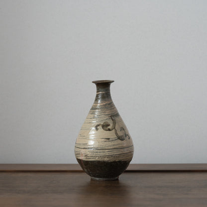 YTEX Hagi Brushed Iron Painted Bottle by Yoshino Tori