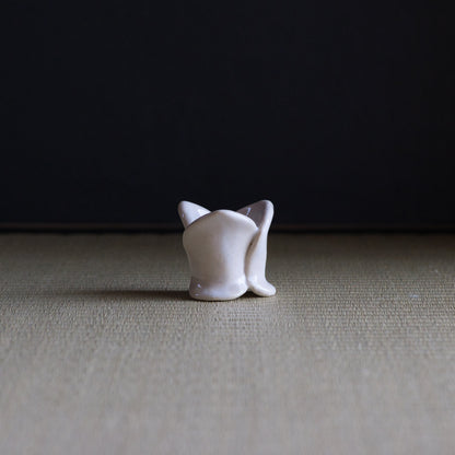 UXIA15 伊藤明美 白釉蓮弁蓋置