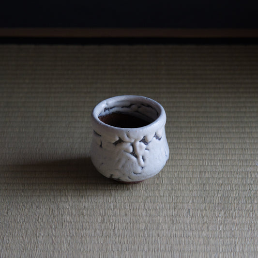 UXIA5 伊藤明美 白釉火入（上野）