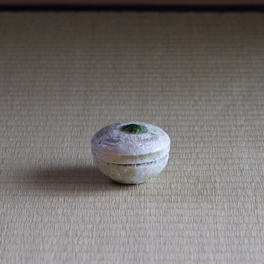 UXTY3 辻村唯 自然釉香合