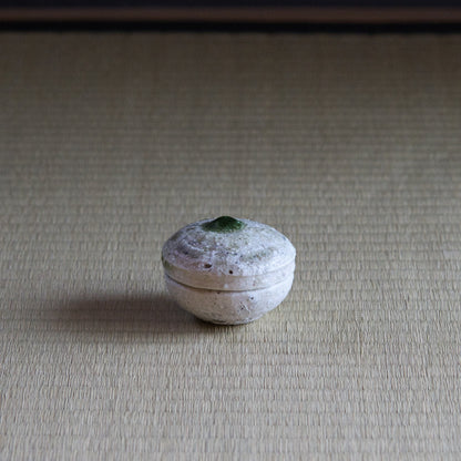 UXTY3 辻村唯 自然釉香合