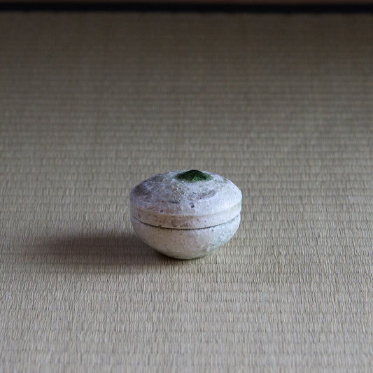 UXTY3 辻村唯 自然釉香合