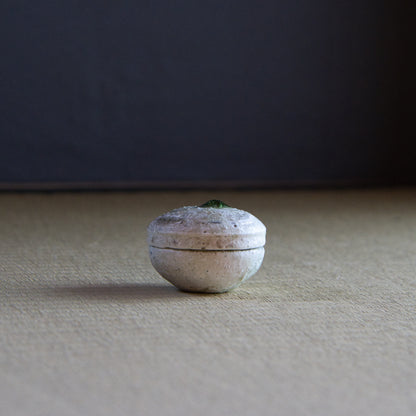 UXTY3 辻村唯 自然釉香合