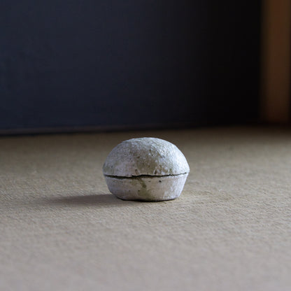 UXTY4 辻村唯 自然釉香合