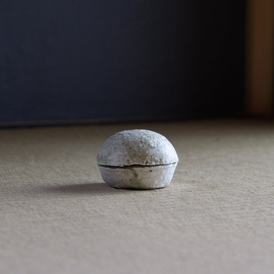 UXTY4 辻村唯 自然釉香合