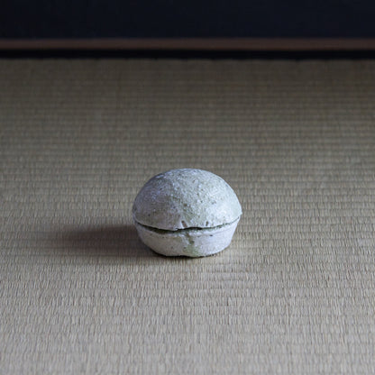 UXTY4 辻村唯 自然釉香合