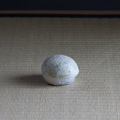 UXTY4 辻村唯 自然釉香合