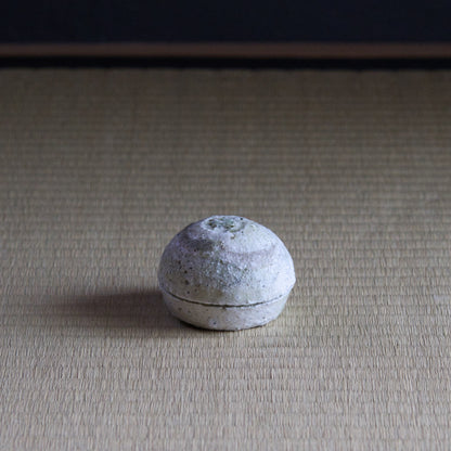 UXTY5 辻村唯 自然釉香合