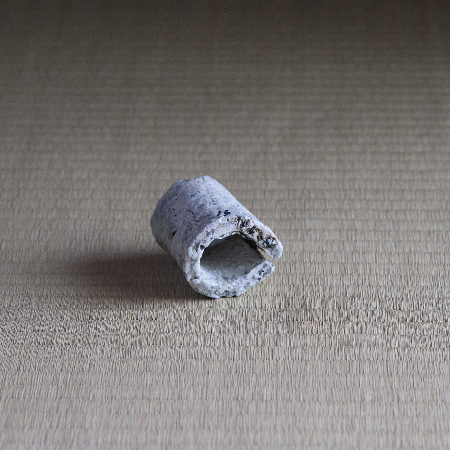 UXTY16 辻村唯 自然釉細蓋置