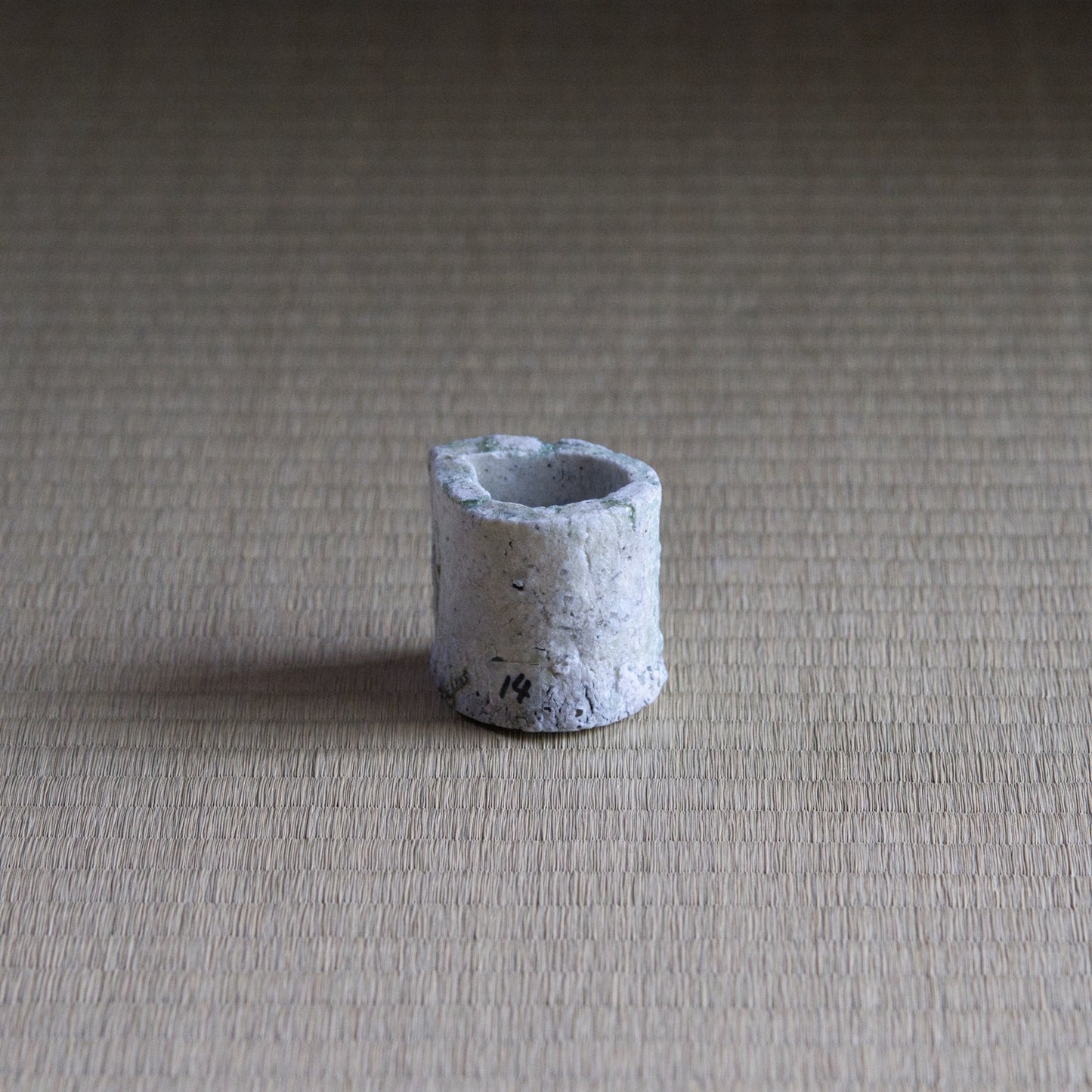 UXTY14 辻村唯 自然釉細蓋置