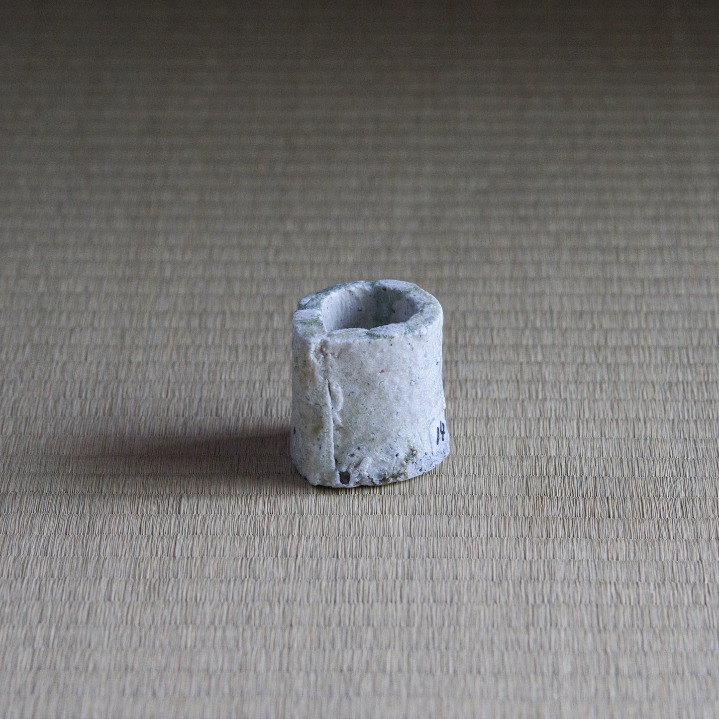 UXTY14 辻村唯 自然釉細蓋置