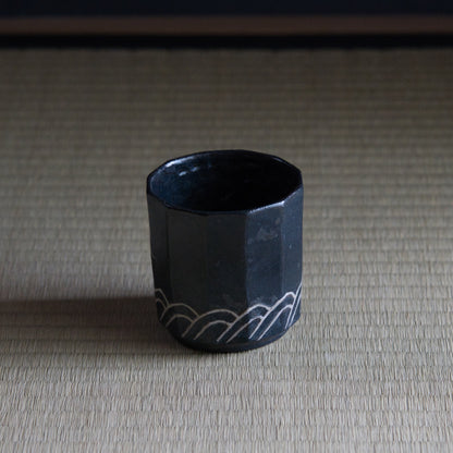 UXSM1 志村睦彦 黒釉白泥千鳥文火入