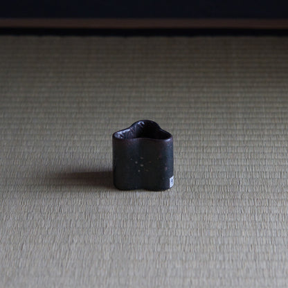 UXSM9 志村睦彦 黒釉白泥菊文蓋置