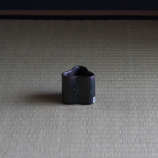 UXSM9 志村睦彦 黒釉白泥菊文蓋置