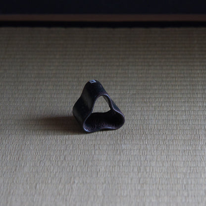 UXSM9 志村睦彦 黒釉白泥菊文蓋置