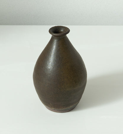 Rui Mito: Kuro-Karatsu Tokkuri (Sake Bottle)