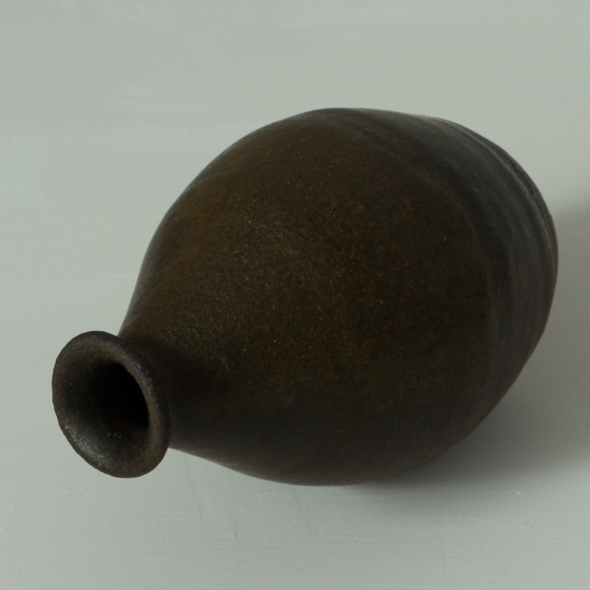 三藤るい　黒唐津徳利