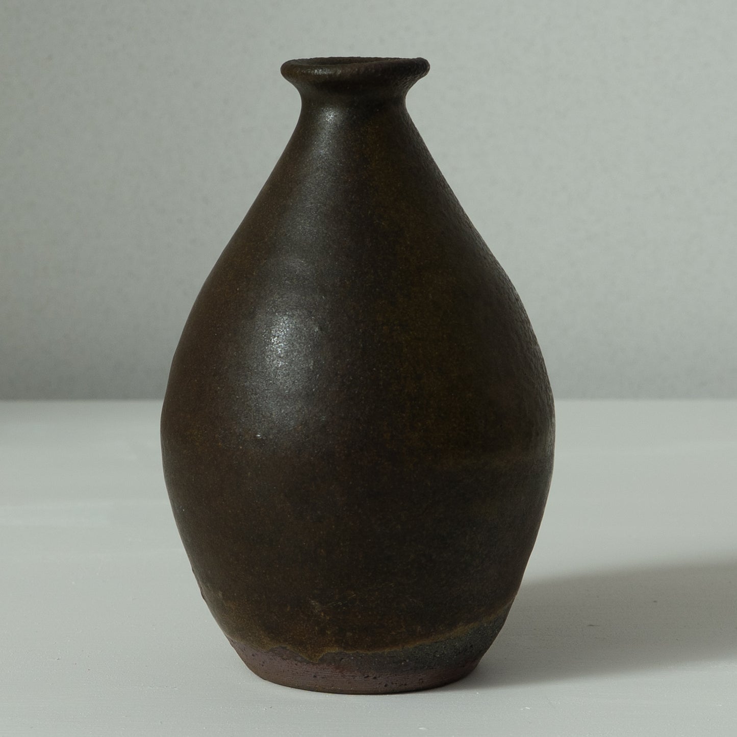 三藤るい　黒唐津徳利