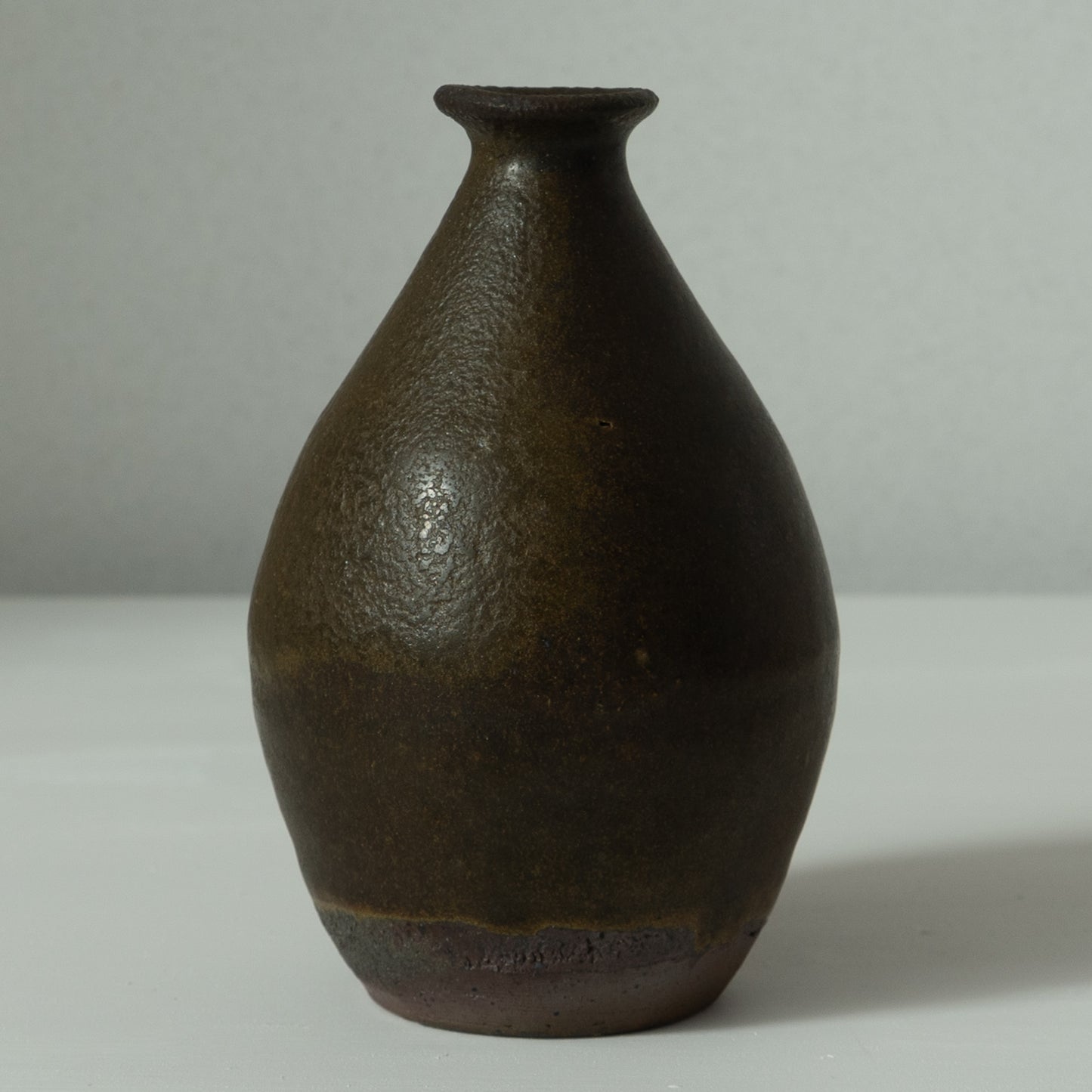 三藤るい　黒唐津徳利