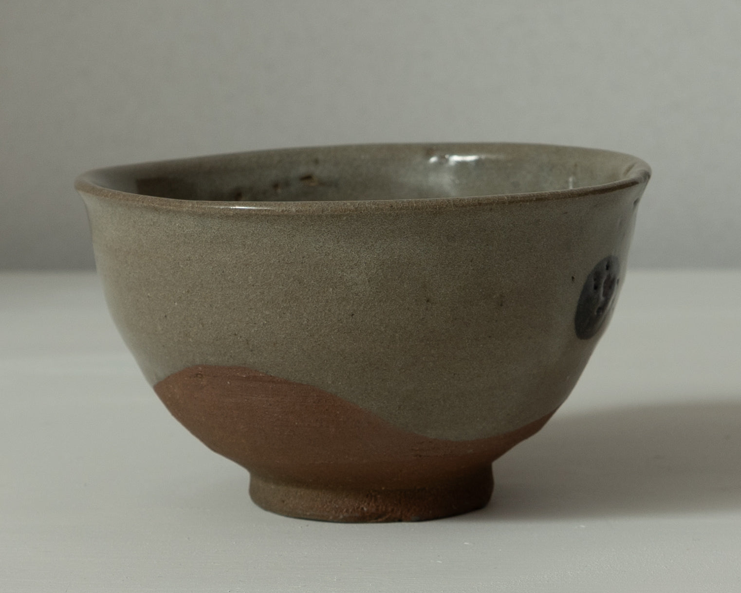 絵唐津茶碗｜矢野直人｜小ぶりな丸文茶碗｜唐津｜離岸 – Rigan Gallery
