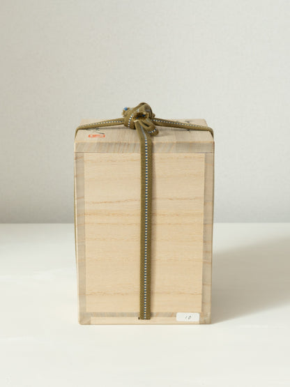 E-hakeme Tokkuri (Sake Carafe)