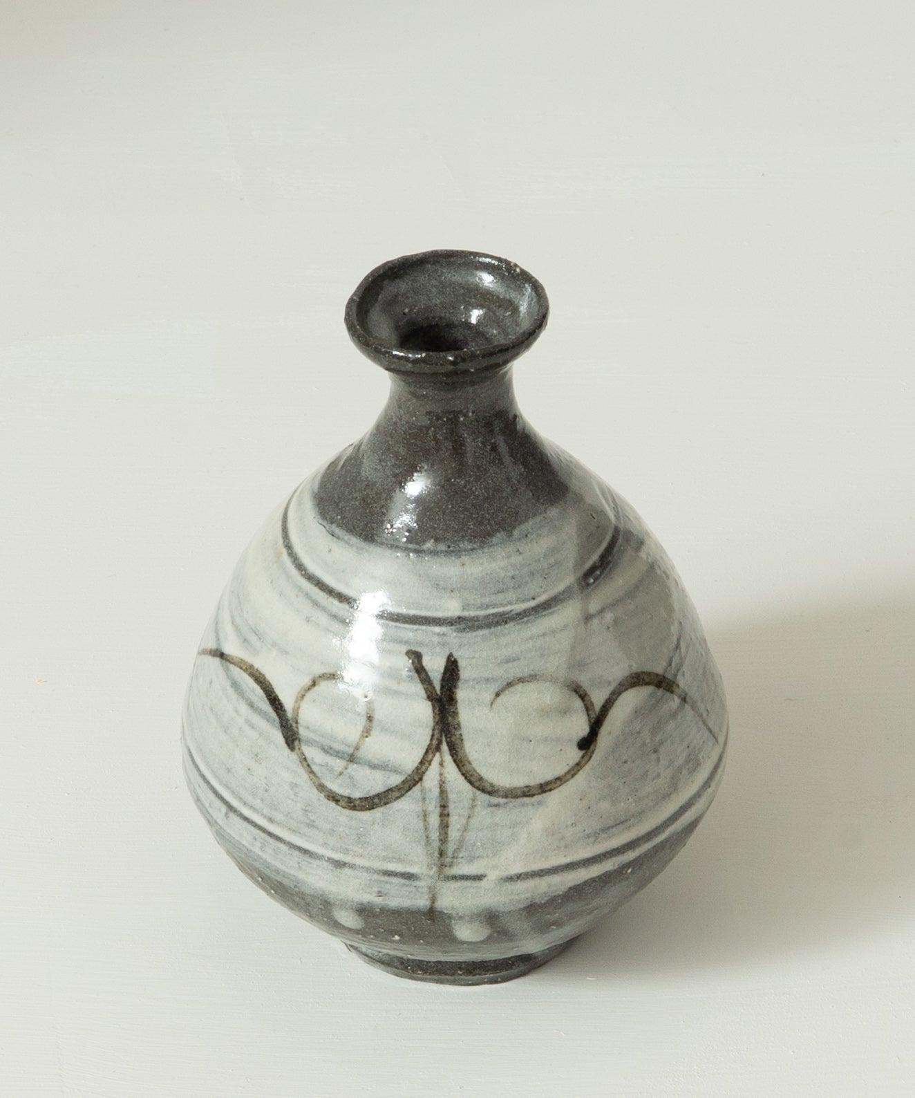 E-hakeme Tokkuri (Sake Carafe)