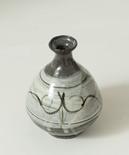 E-hakeme Tokkuri (Sake Carafe)
