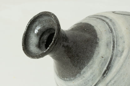 E-hakeme Tokkuri (Sake Carafe)