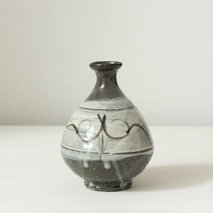 E-hakeme Tokkuri (Sake Carafe)