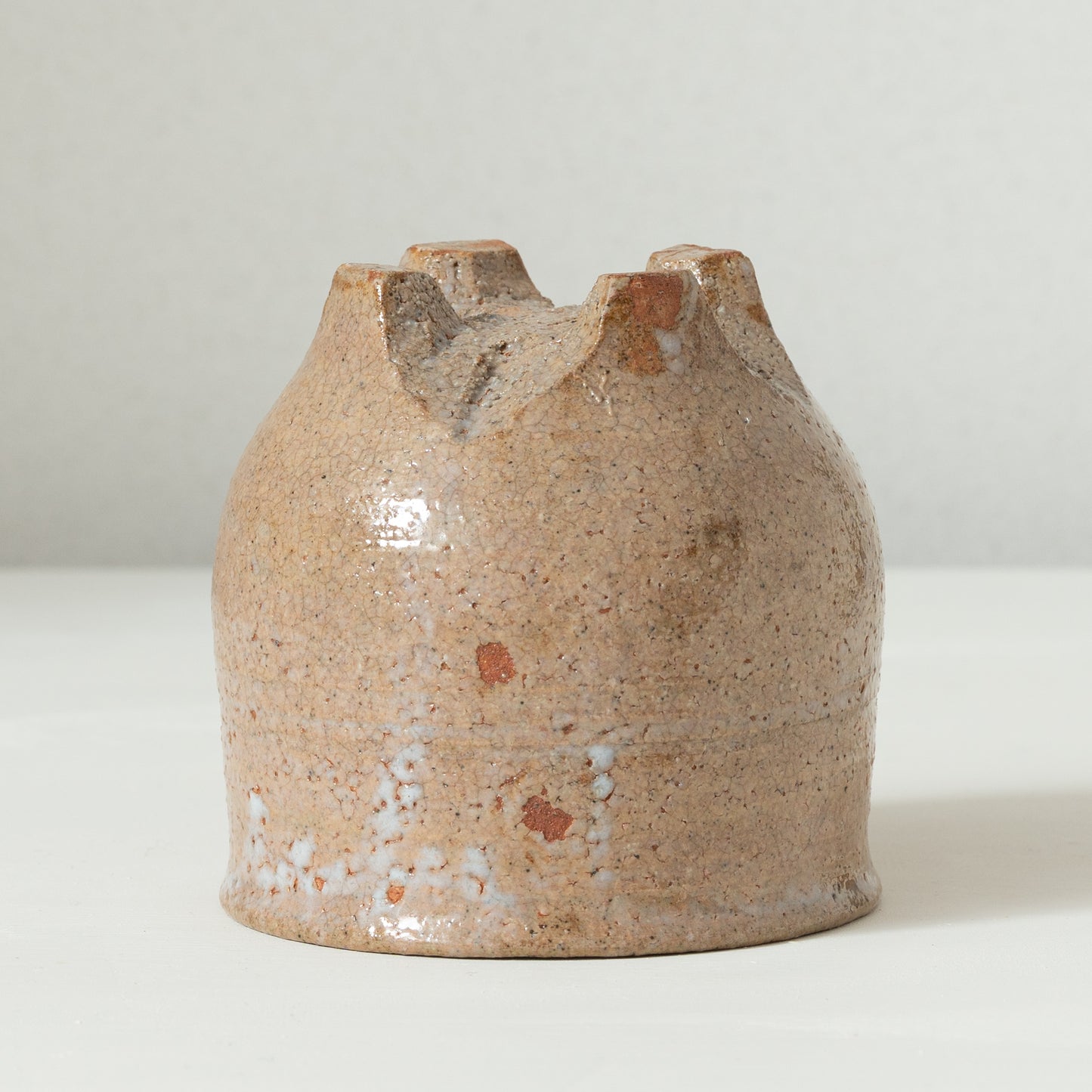 Tori Yoshino｜Hagi Daidou split foot tea bowl