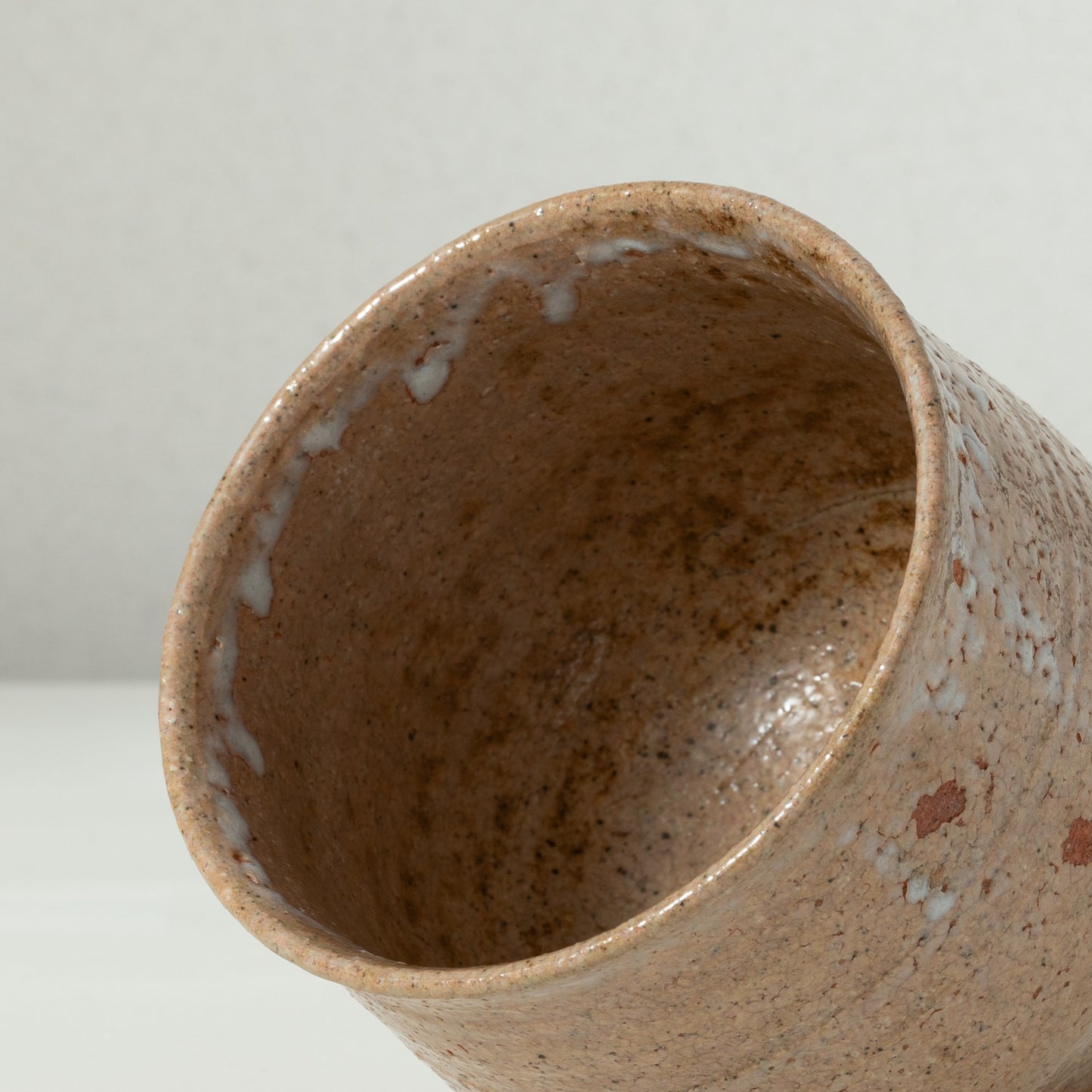 Tori Yoshino｜Hagi Daidou split foot tea bowl