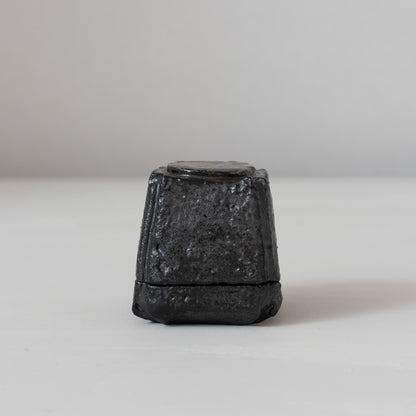 明賀亘史　黒唐津香合