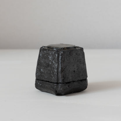 明賀亘史　黒唐津香合