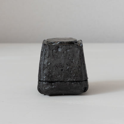 明賀亘史　黒唐津香合